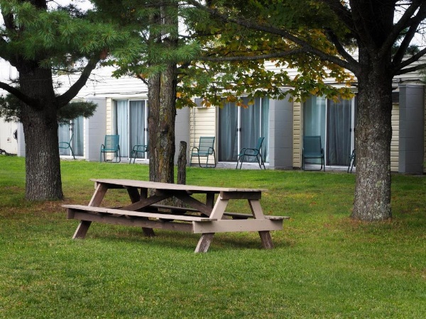 Ambassador Motel image 11